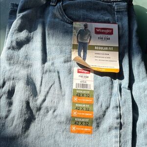 Wrangler Men's Relaxed Fit Light Blue Jeans